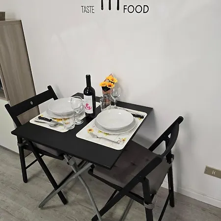 Elegante Monolocale A Di Wi-fi شقة ليكو